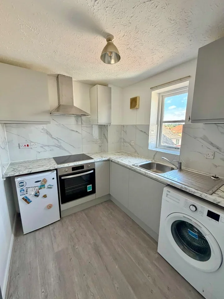 Flat Lewes Close in Grays