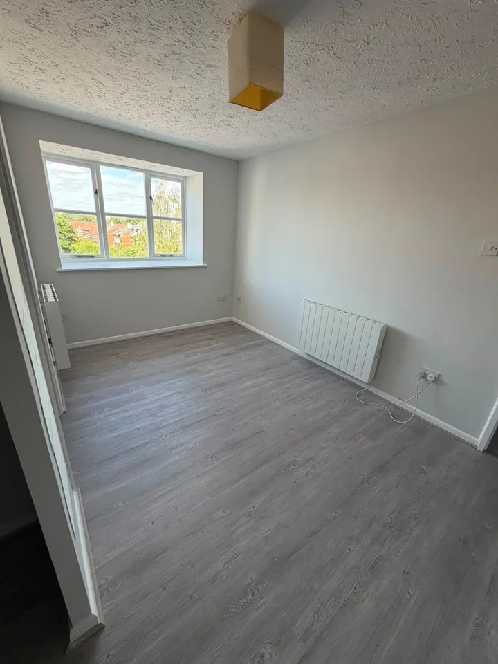 Flat Lewes Close in Grays