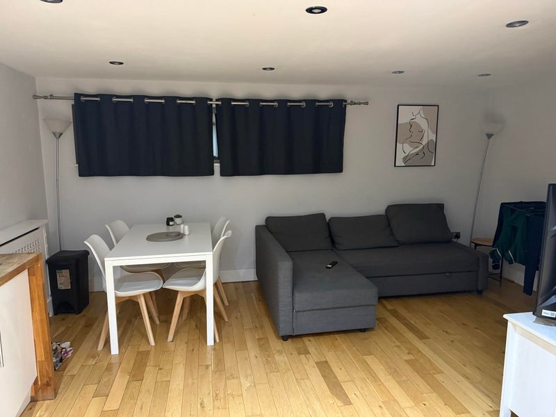 Room Ducie Street in Greater London
