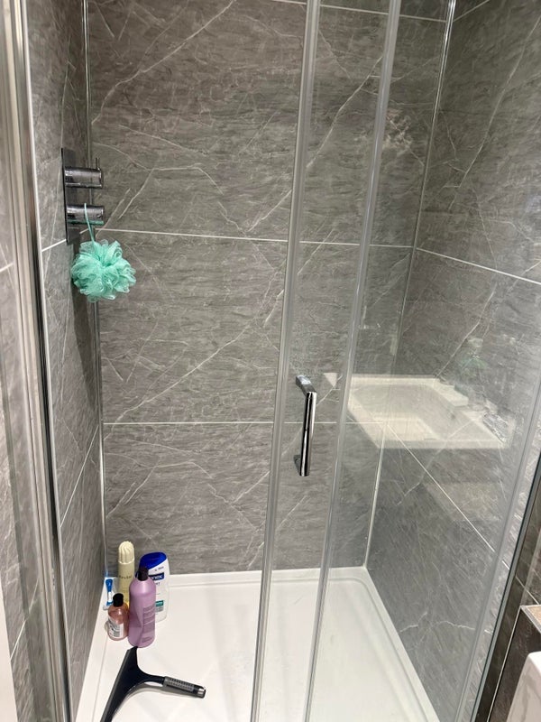 Room Ducie Street in Greater London