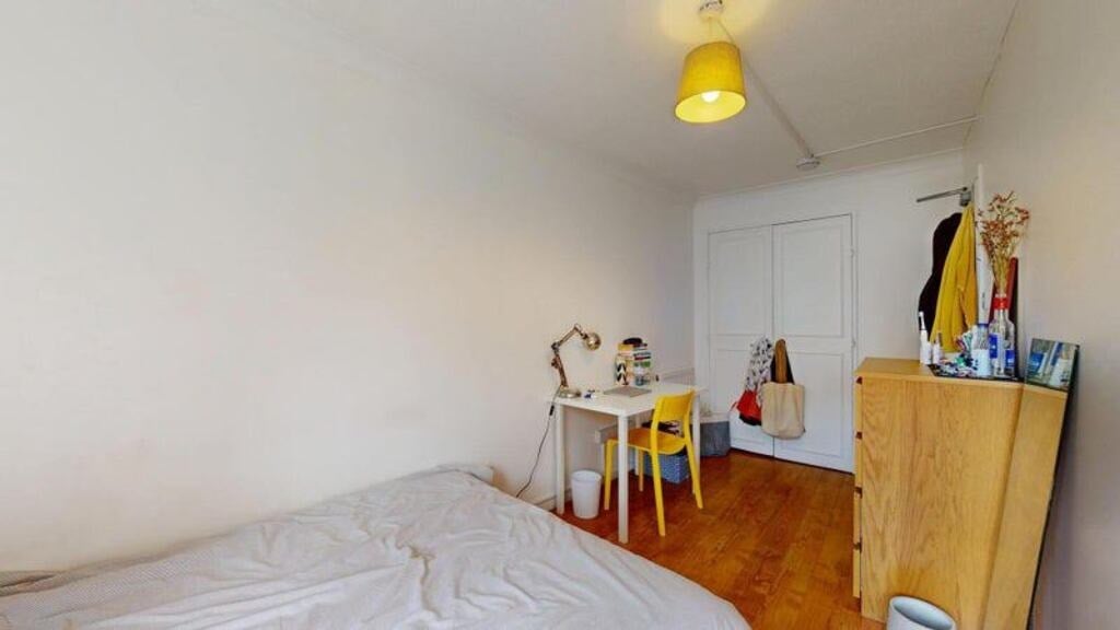 Room Carrol Close in Greater London