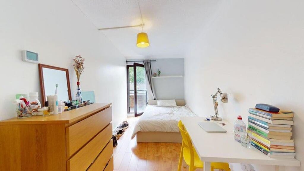 Room Carrol Close in Greater London