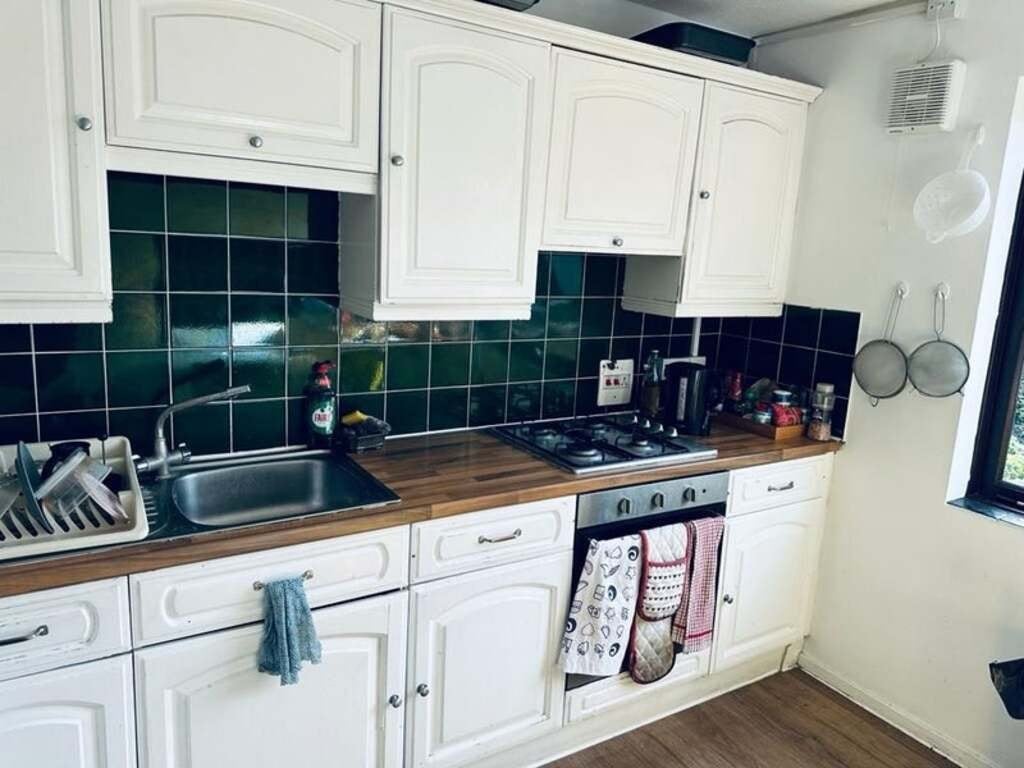 Room Carrol Close in Greater London