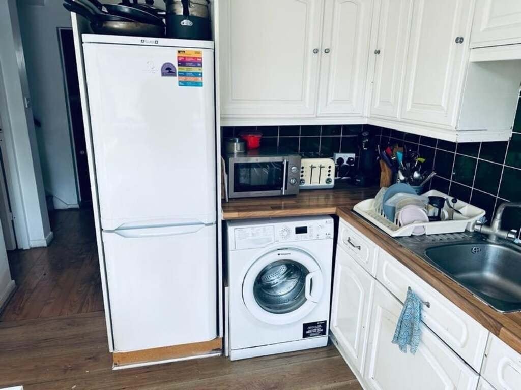 Room Carrol Close in Greater London