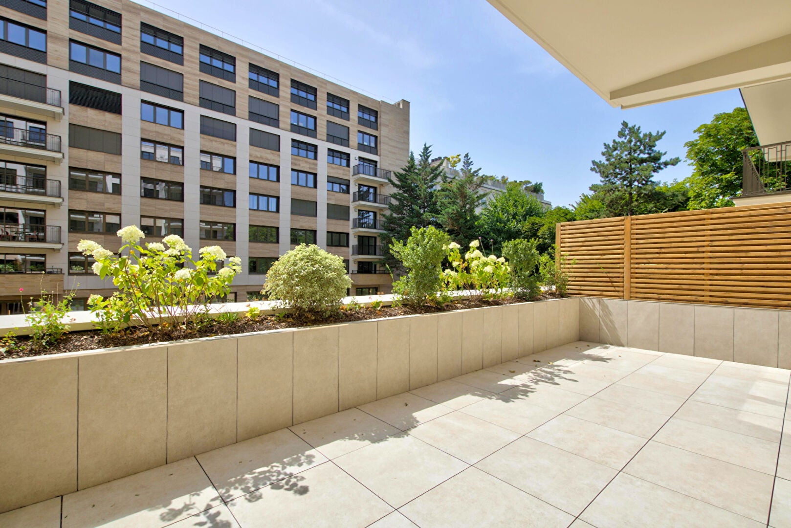 Flat Rue de Lesseps in Neuilly-sur-Seine