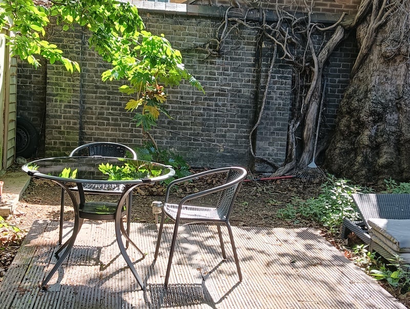 Room Quadrangle Close in Greater London