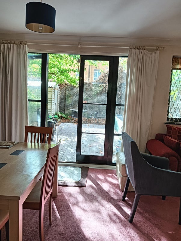 Room Quadrangle Close in Greater London