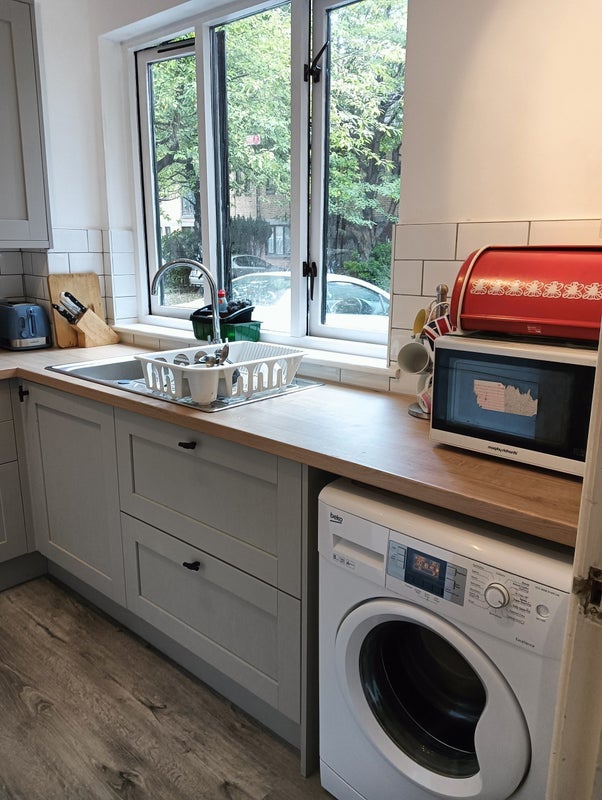 Room Quadrangle Close in Greater London