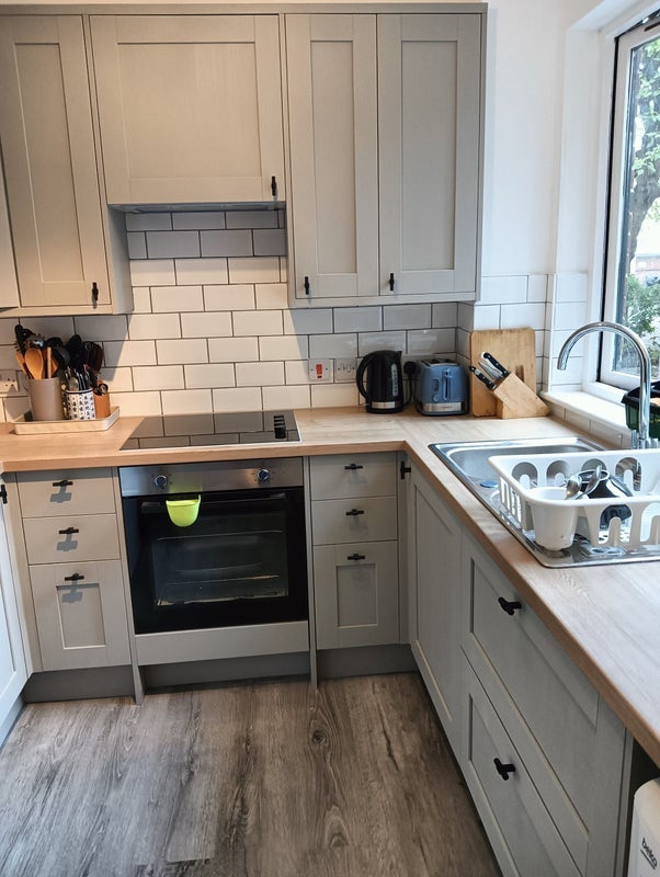 Room Quadrangle Close in Greater London