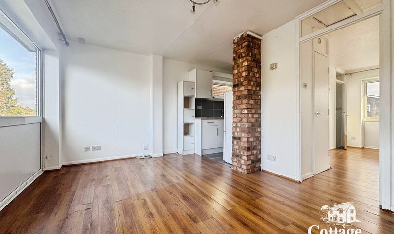 Flat Berners Way in Broxbourne