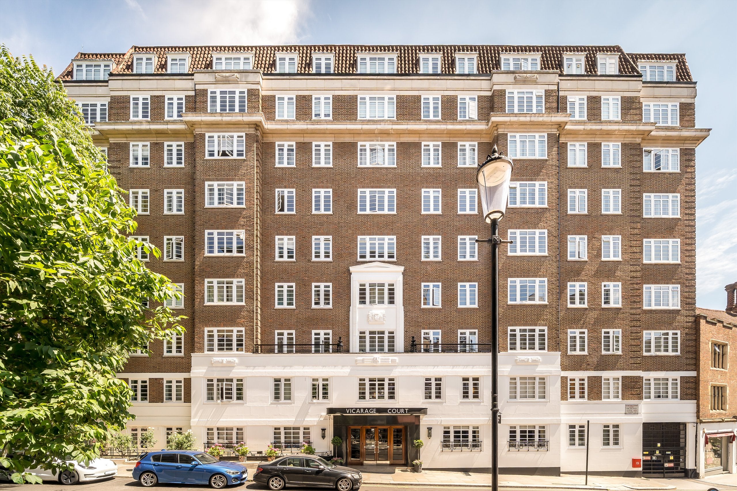 Flat Vicarage Gate in Greater London