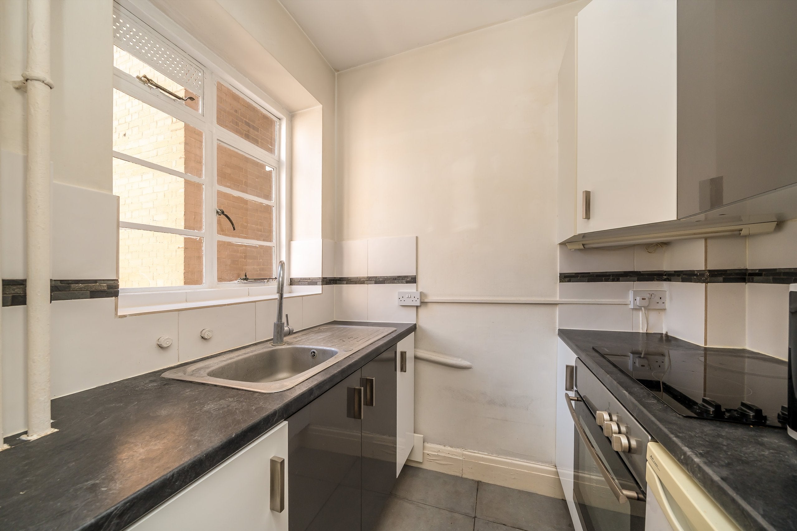 Flat Vicarage Gate in Greater London