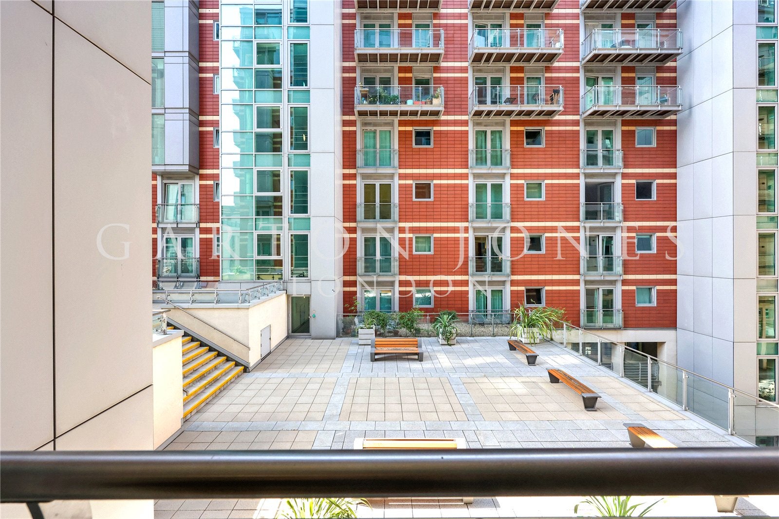 Flat Salamanca Street in Greater London