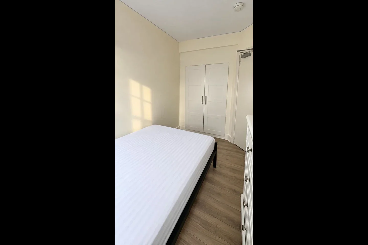 Room Hendon Way in Greater London