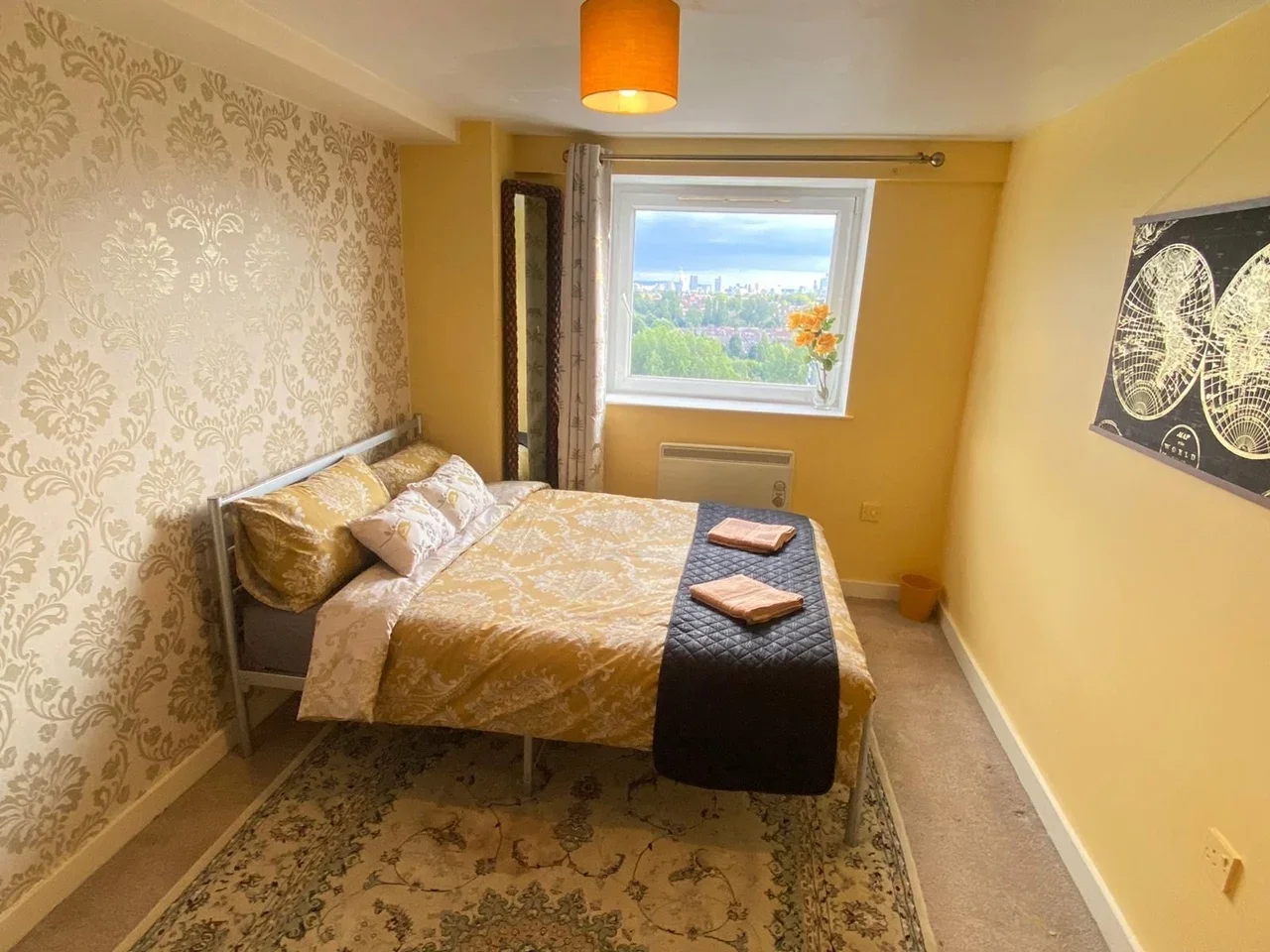 Room Riverdale Road in Manchester