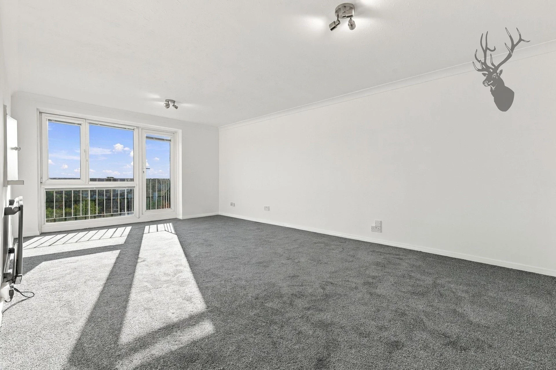 Flat Court Yard in Greater London