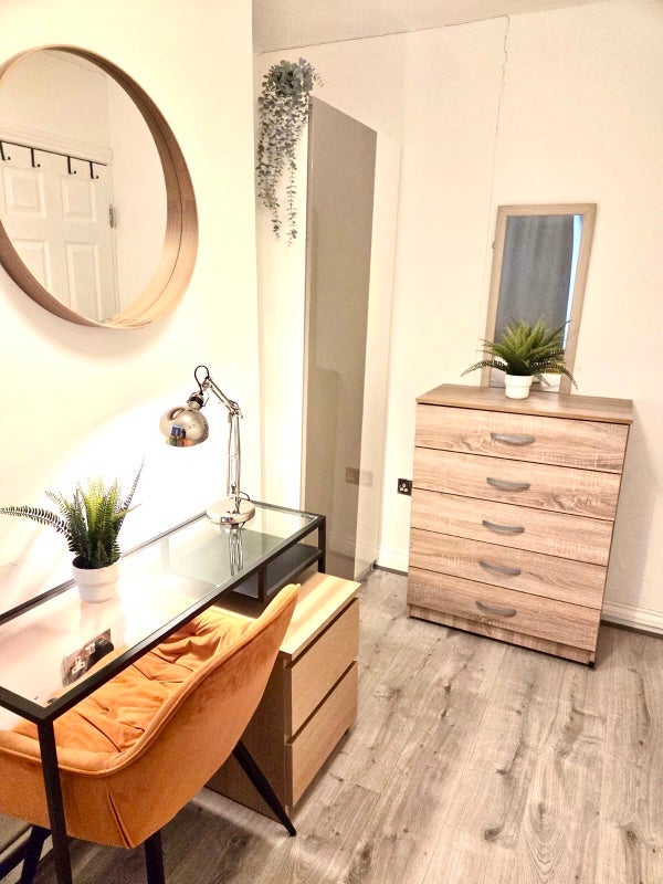 Room Clarence Lane in Greater London