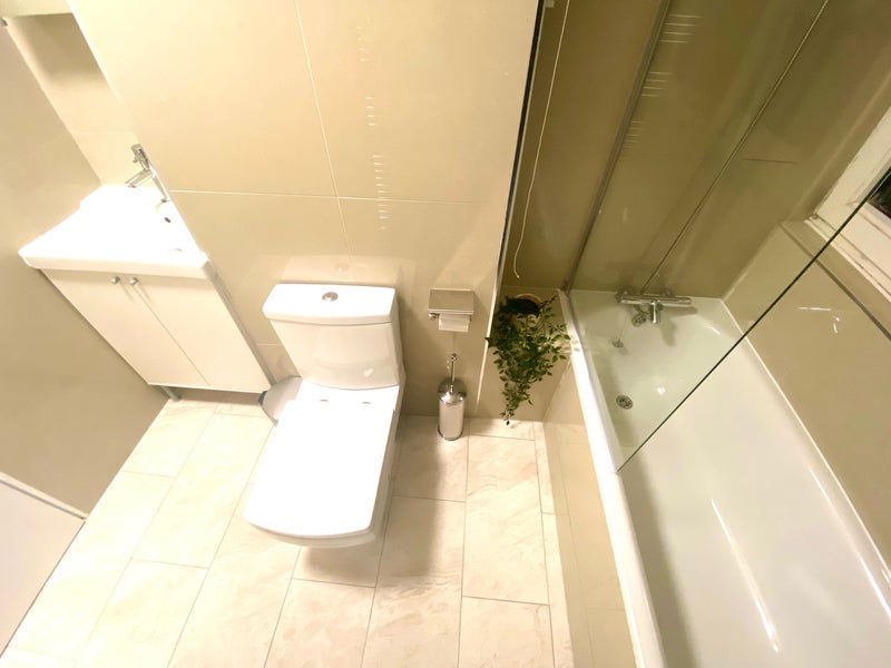 Room Clarence Lane in Greater London