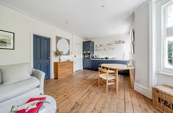 Flat Hackford Road in Greater London