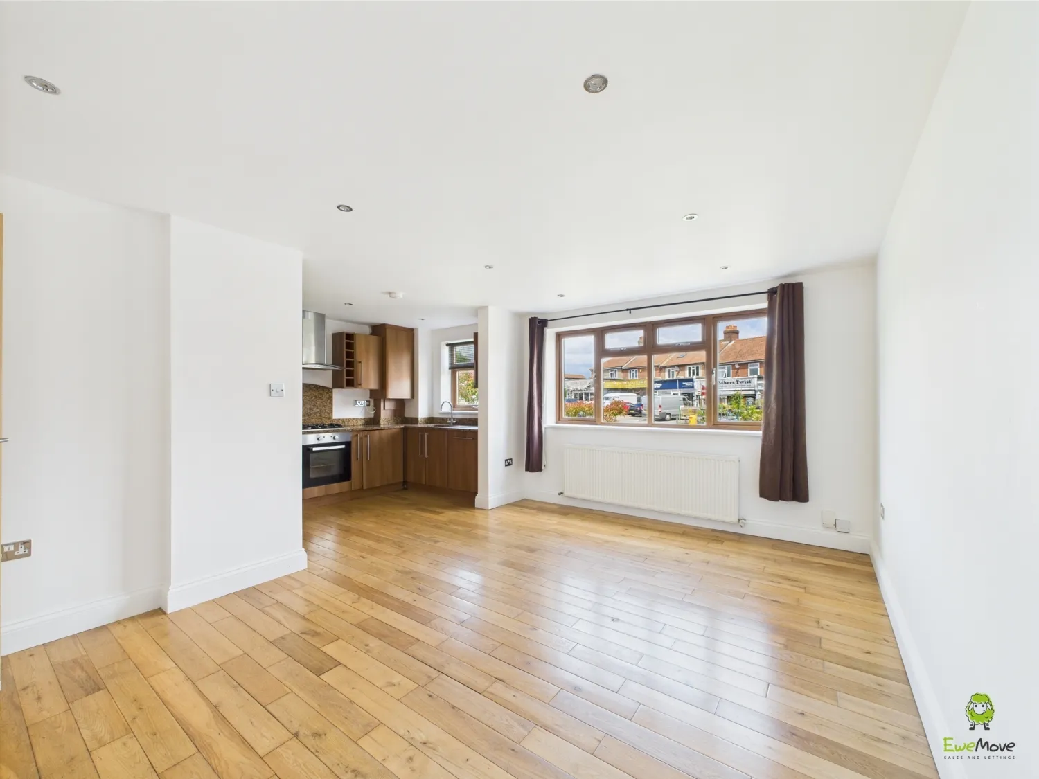 Flat Mayplace Road East in Greater London