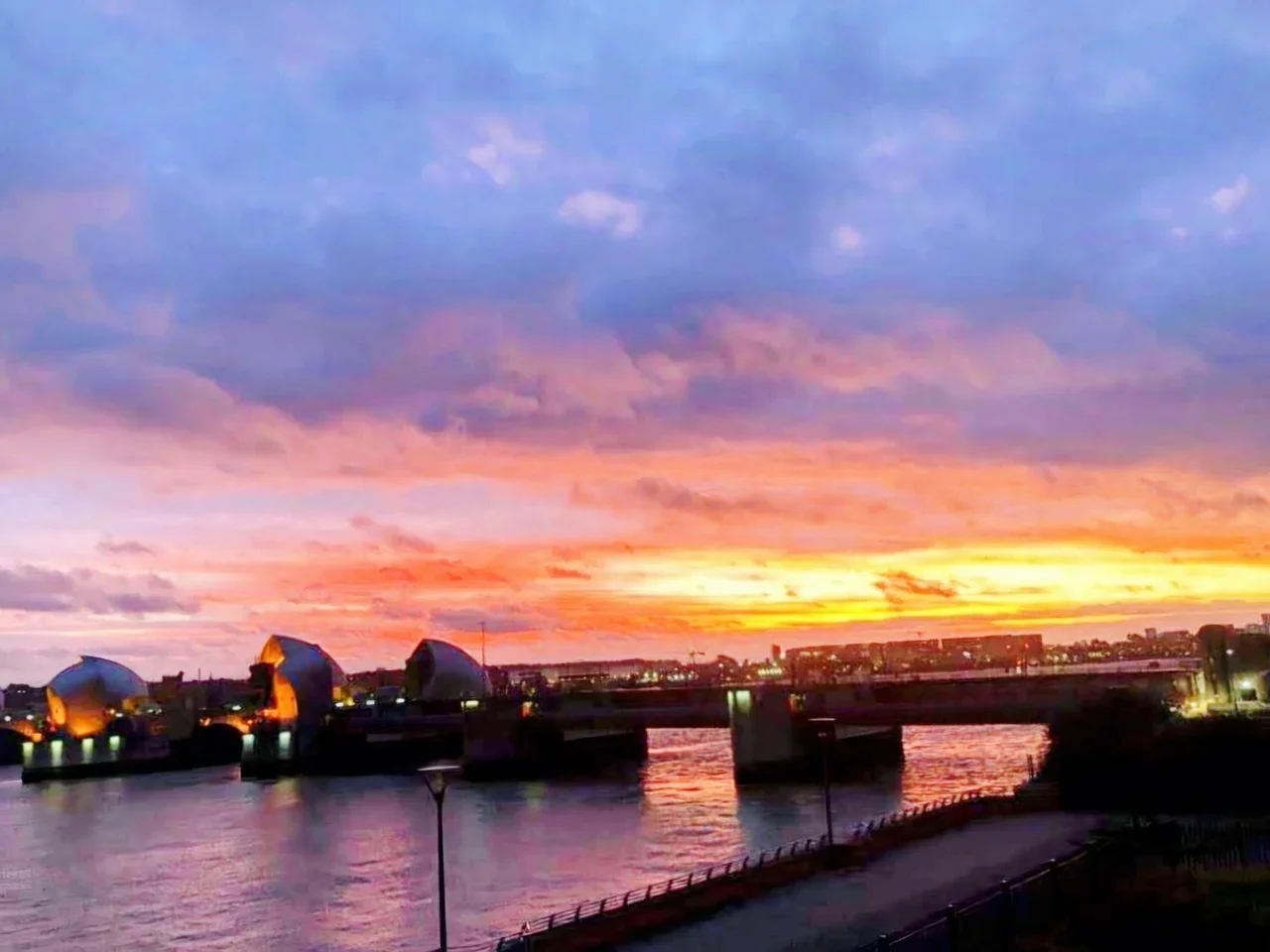 Flat Wards Wharf Approach in Greater London