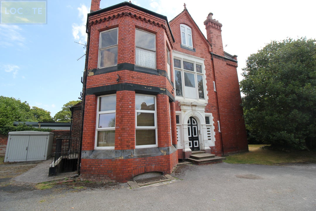 Flat Irlam Road in Trafford