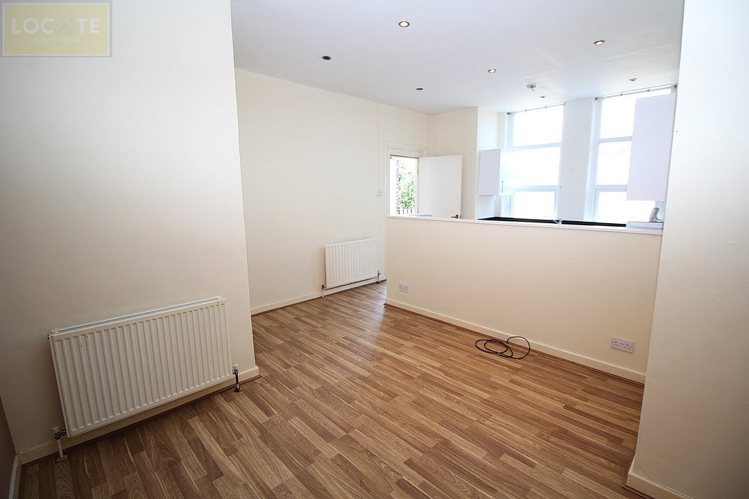 Flat Irlam Road in Trafford