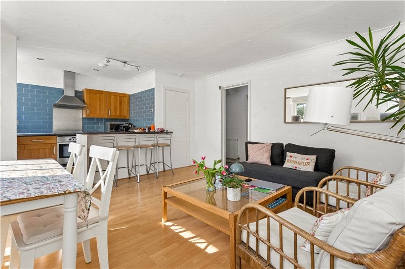 Flat Earl's Court Square in Greater London