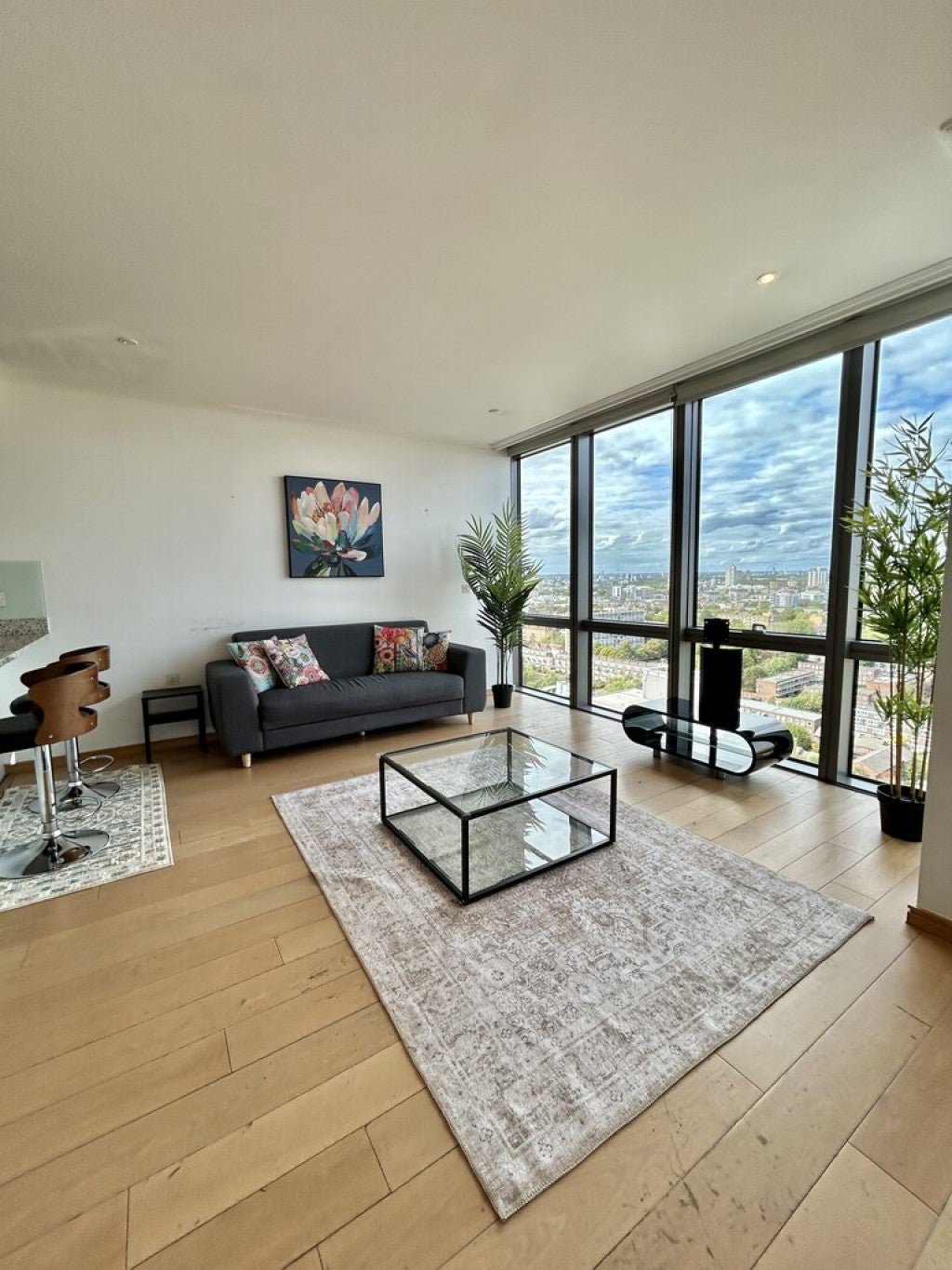 Flat North Quay in Greater London