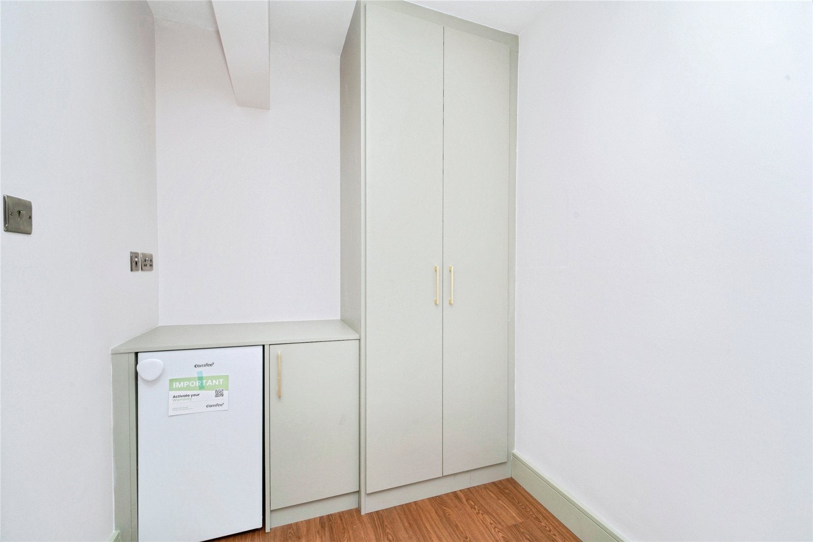 Room Nigel Close in Greater London