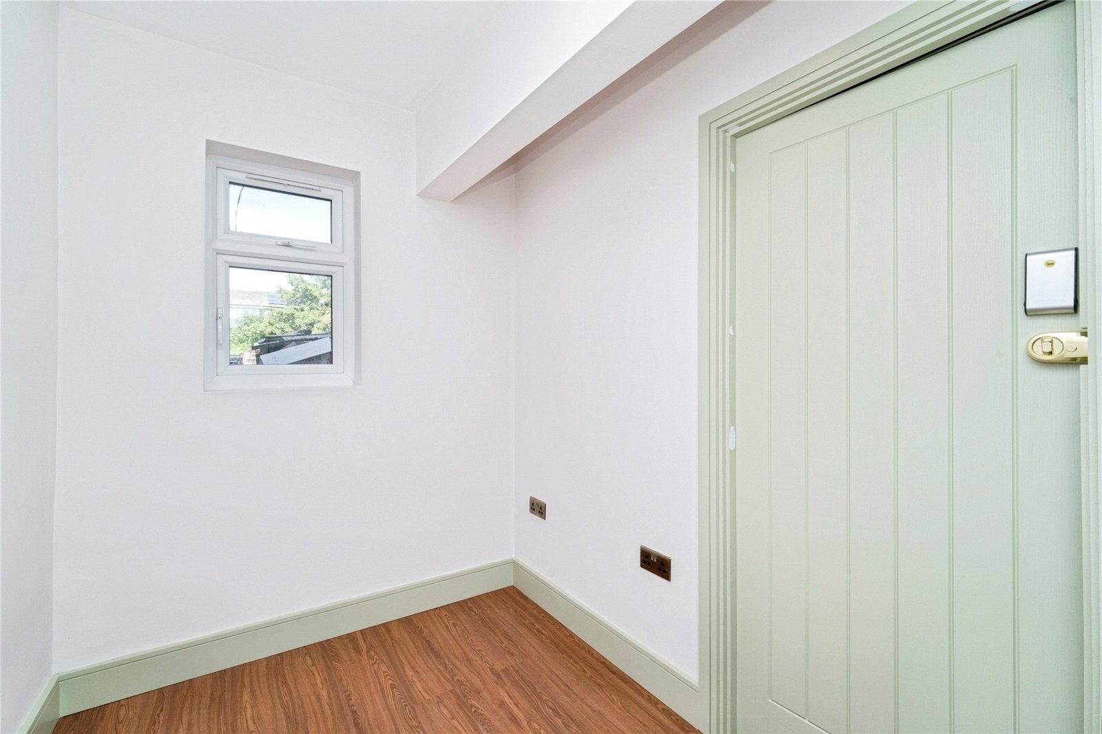 Room Nigel Close in Greater London