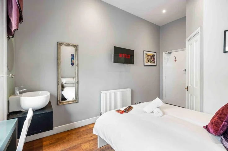 Room Oriental Place in Brighton