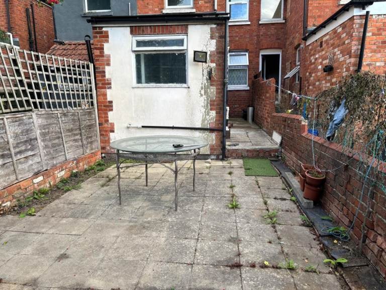 House Pitcroft Avenue in Reading