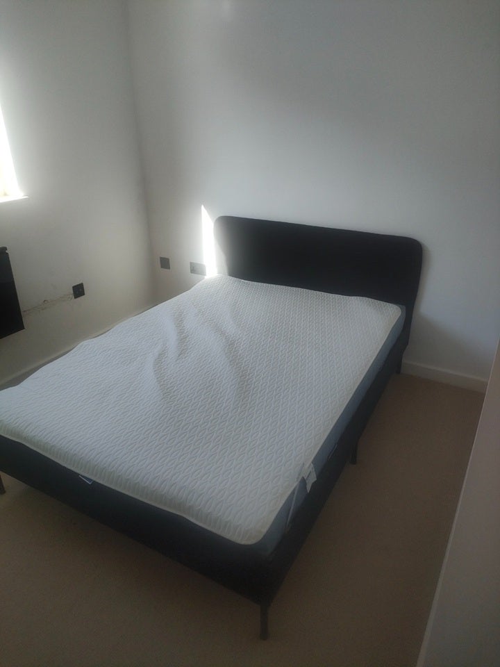 Room Market Place in Greater London