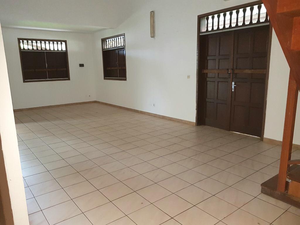 Maison Rue du Canal à Kourou