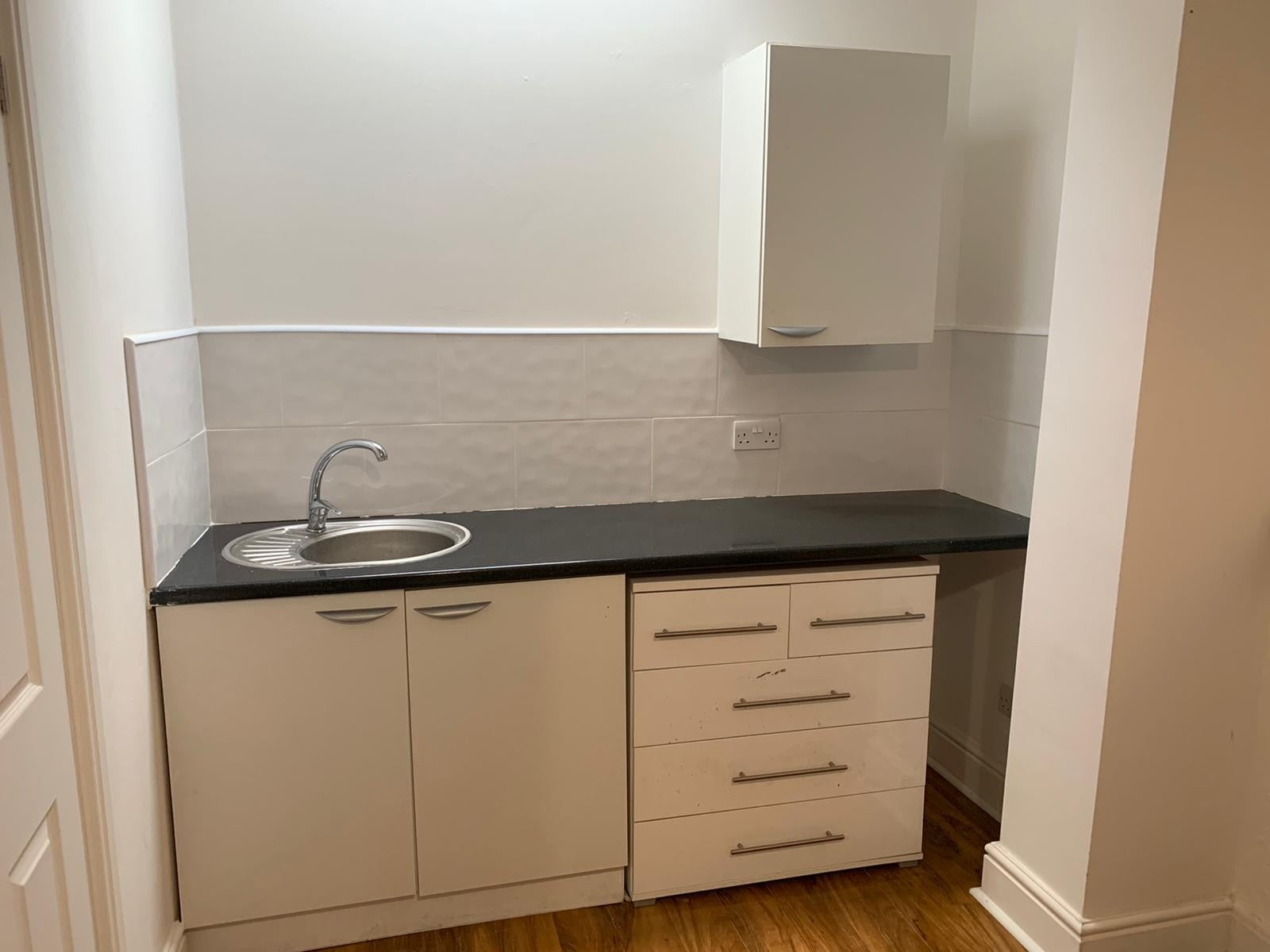 Flat Charter Avenue in Greater London