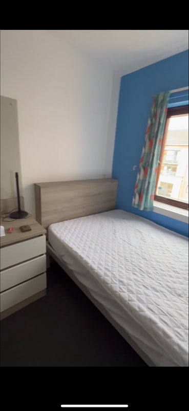 Room Lymburn Street in Glasgow