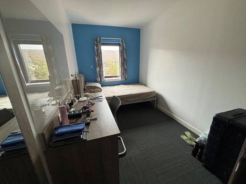 Room Lymburn Street in Glasgow