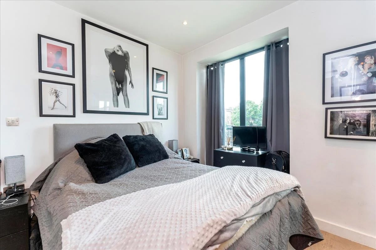 Flat Chamberlayne Road in Greater London