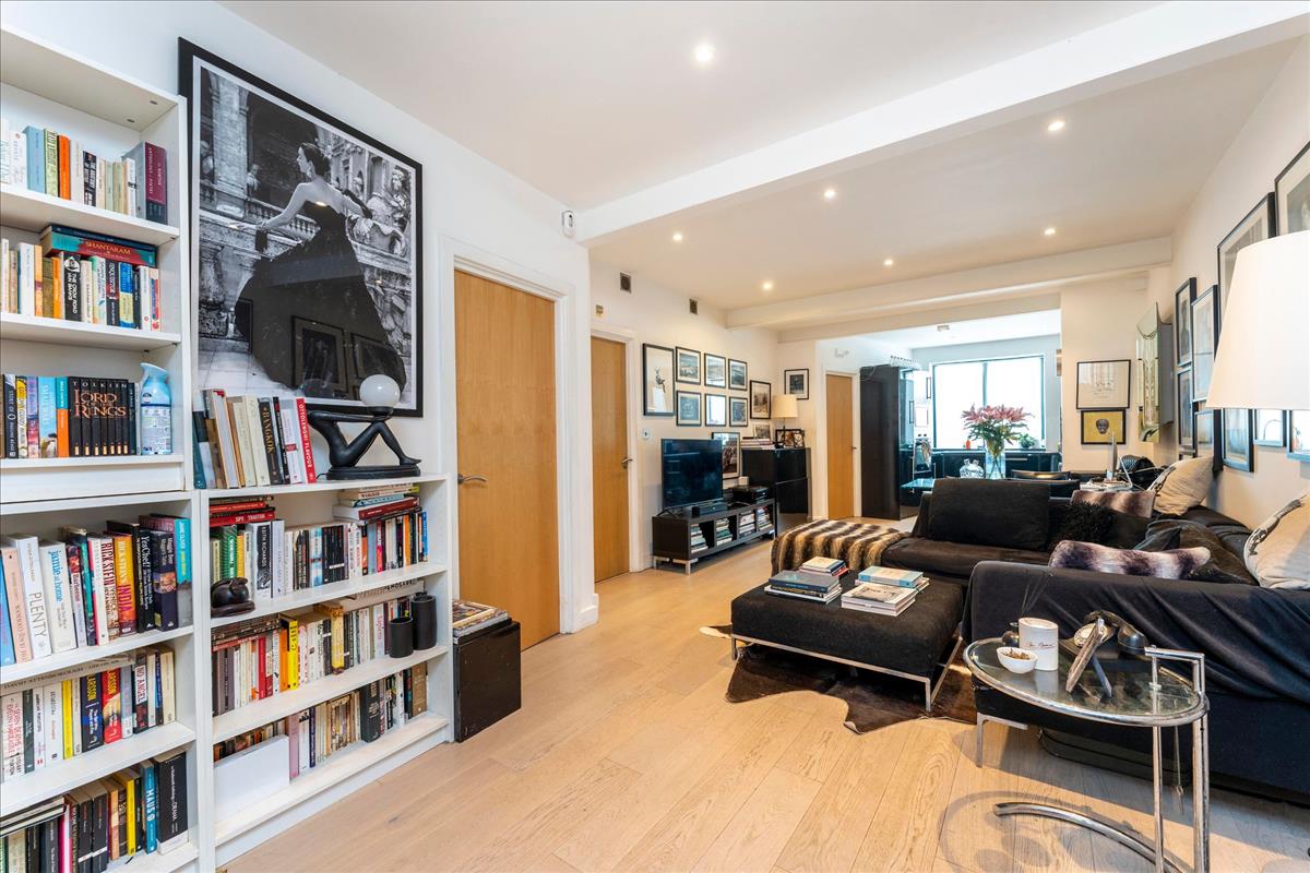 Flat Chamberlayne Road in Greater London