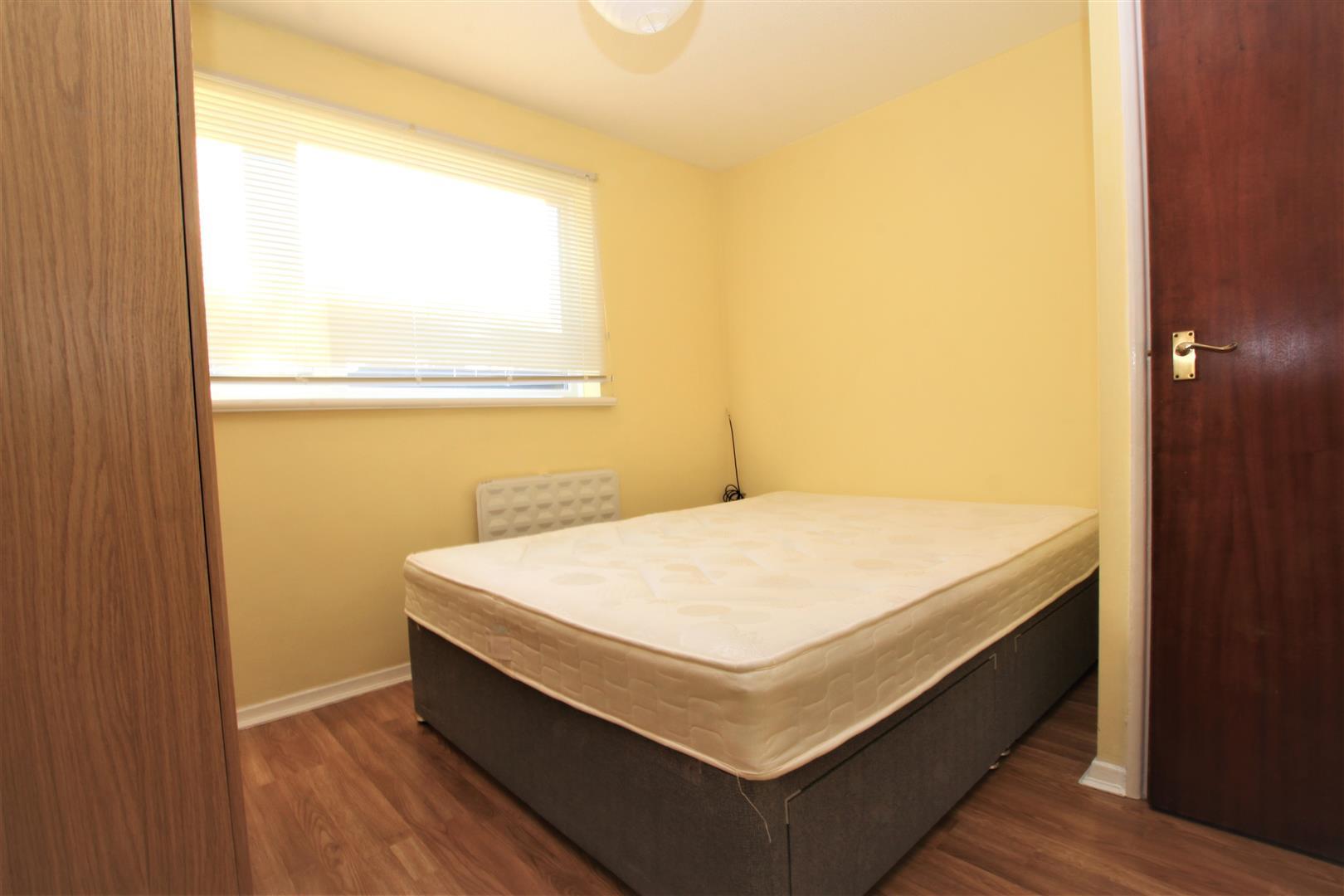 Flat Burdetts Road in Greater London