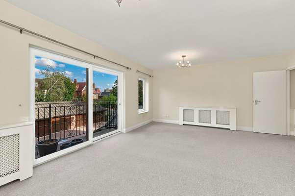 Flat Hanah Court in Greater London