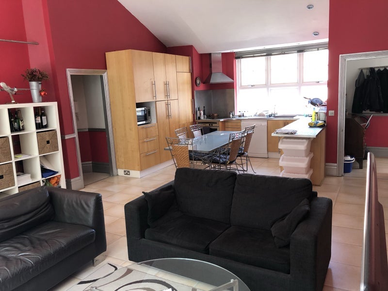 Flat Devonshire Court in Greater London
