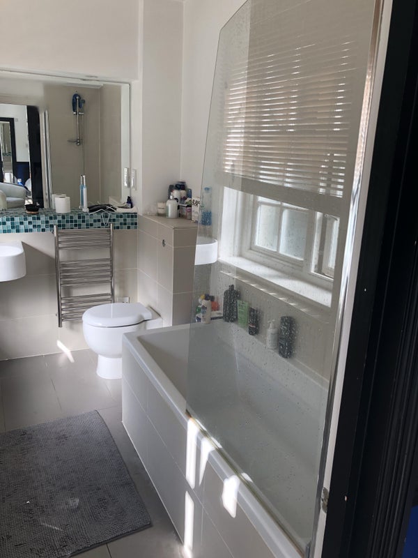 Flat Devonshire Court in Greater London