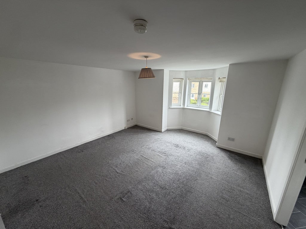 Flat Lloyd Court in Rutherglen