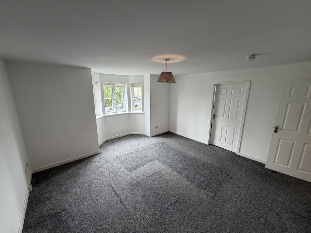 Flat Lloyd Court in Rutherglen