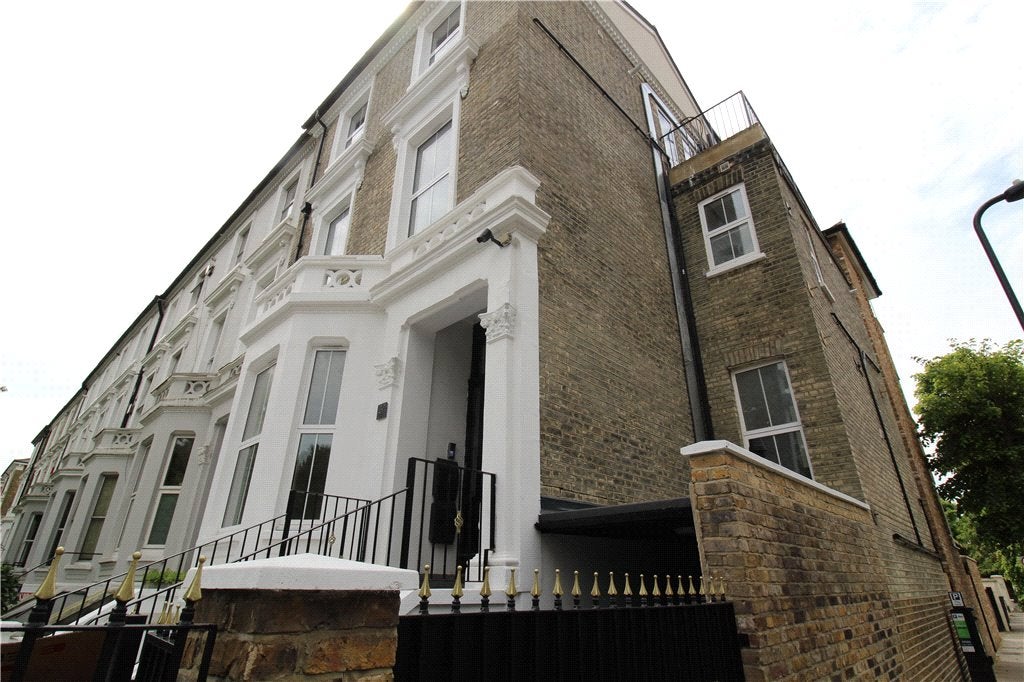 Flat Uxbridge Road in Greater London
