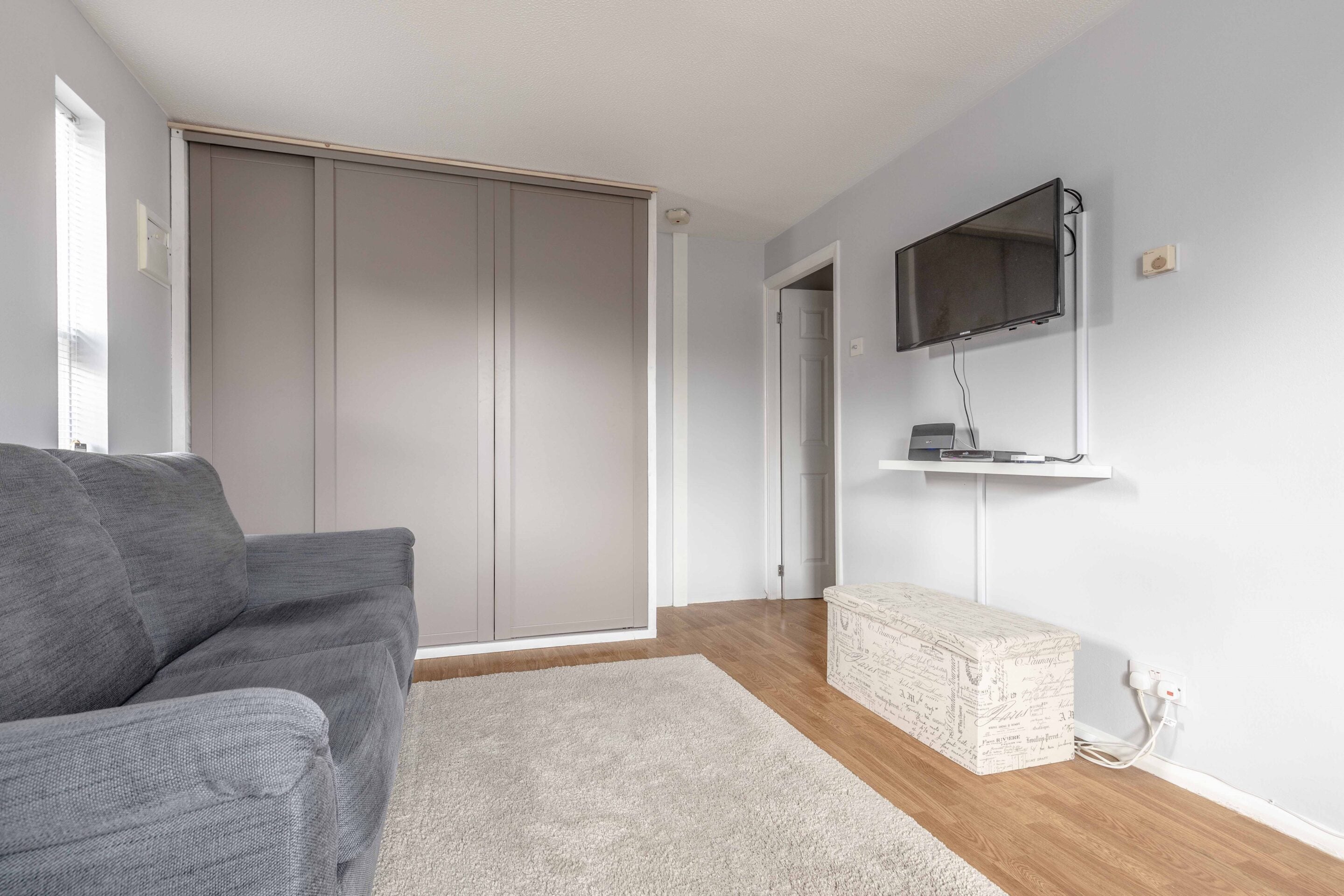 Flat Cobb Close in Datchet