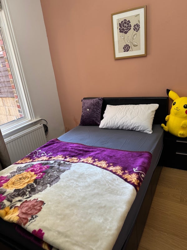 Room Dunton Road in Greater London