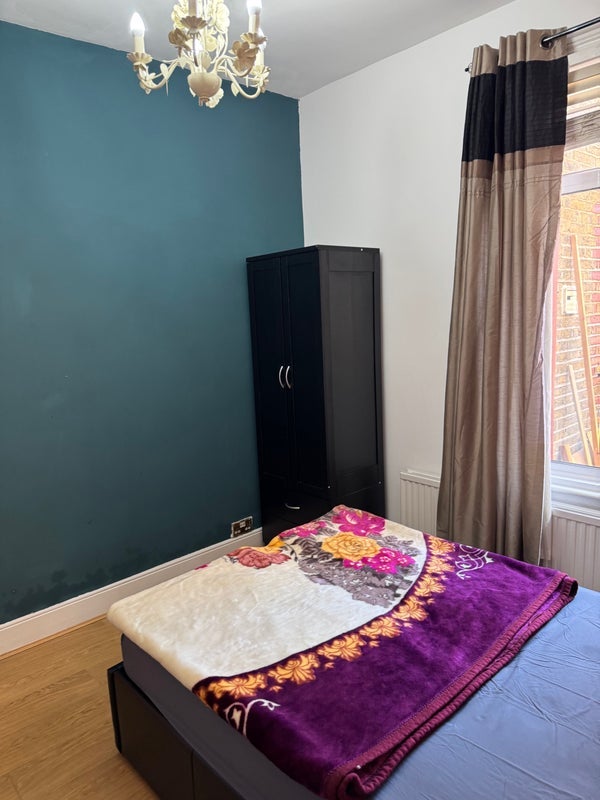 Room Dunton Road in Greater London